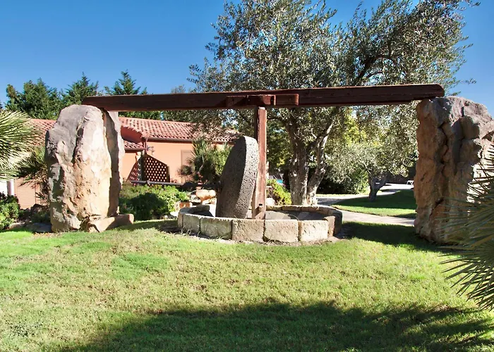 Appart hôtel Isa - Village Surrounded By Greenery With Swimming Pool Just A Few Minutes From Alghero
