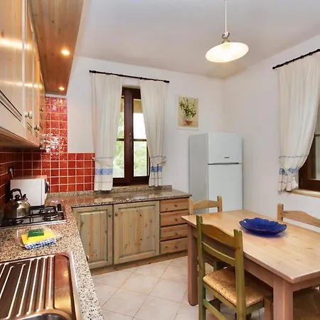 Isa - Village Surrounded By Greenery With Swimming Pool Just A Few Minutes From Alghero 3*