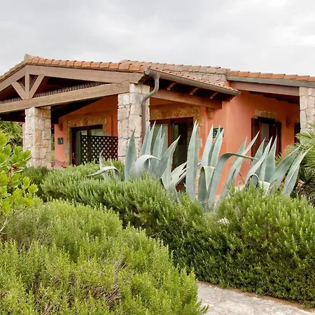Isa - Village Surrounded By Greenery With Swimming Pool Just A Few Minutes From Alghero 3*