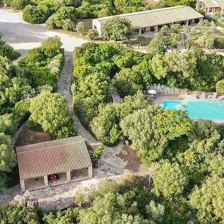 Isa - Village Surrounded By Greenery With Swimming Pool Just A Few Minutes From Alghero Apartmanhotel 3*