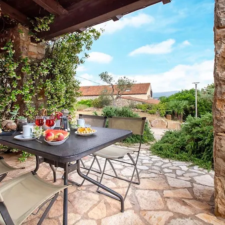 Isa - Village Surrounded By Greenery With Swimming Pool Just A Few Minutes From Alghero Apartmanhotel 3*