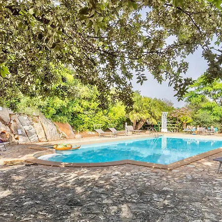 Apartmanhotel Isa - Village Surrounded By Greenery With Swimming Pool Just A Few Minutes From Alghero 3*