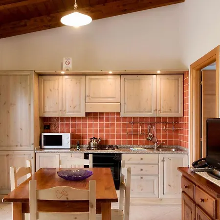 Isa - Village Surrounded By Greenery With Swimming Pool Just A Few Minutes From Alghero 3*