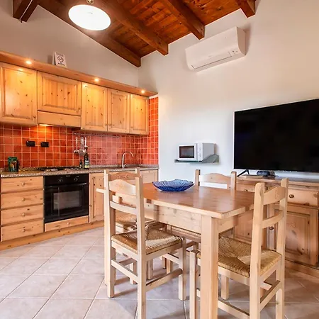 Isa - Village Surrounded By Greenery With Swimming Pool Just A Few Minutes From Alghero Apartmanhotel Santa Maria la Palma