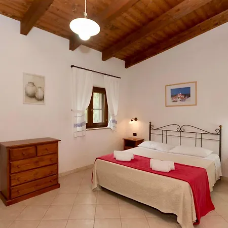 Isa - Village Surrounded By Greenery With Swimming Pool Just A Few Minutes From Alghero
