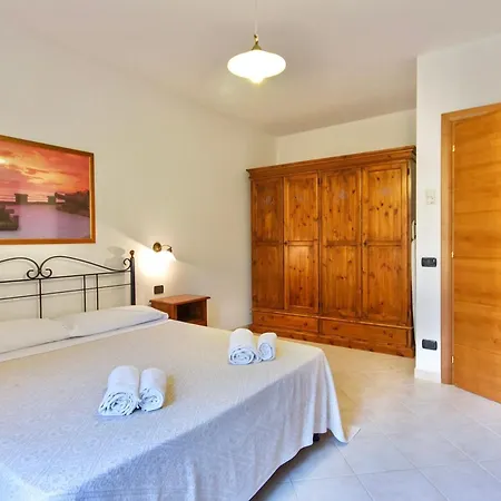 Isa - Village Surrounded By Greenery With Swimming Pool Just A Few Minutes From Alghero Apartmanhotel 3*