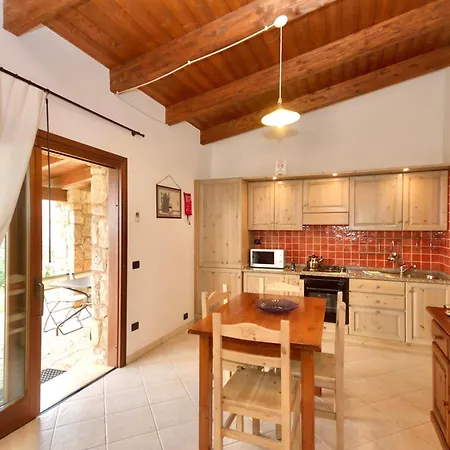 Isa - Village Surrounded By Greenery With Swimming Pool Just A Few Minutes From Alghero Apartmanhotel Santa Maria la Palma