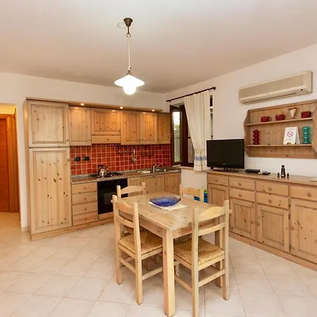 Isa - Village Surrounded By Greenery With Swimming Pool Just A Few Minutes From Alghero Santa Maria la Palma