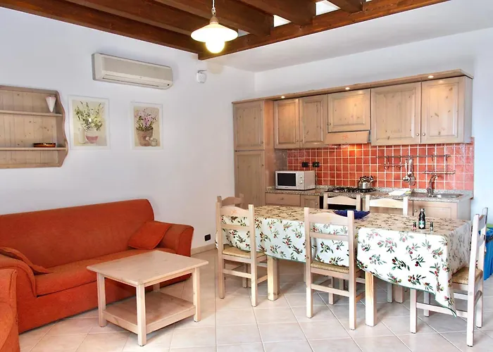 Isa - Village Surrounded By Greenery With Swimming Pool Just A Few Minutes From Alghero アパートホテル 3*