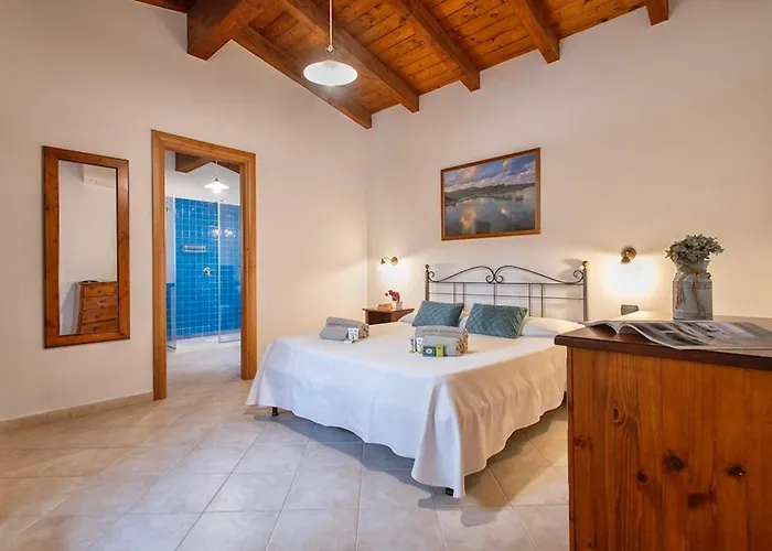 アパートホテル Isa - Village Surrounded By Greenery With Swimming Pool Just A Few Minutes From Alghero