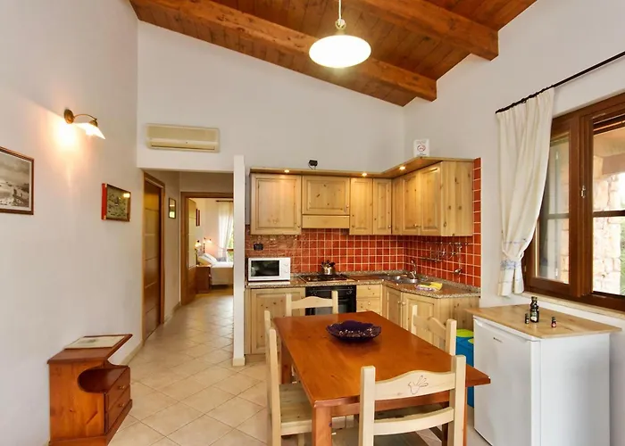 アパートホテル Isa - Village Surrounded By Greenery With Swimming Pool Just A Few Minutes From Alghero 3*