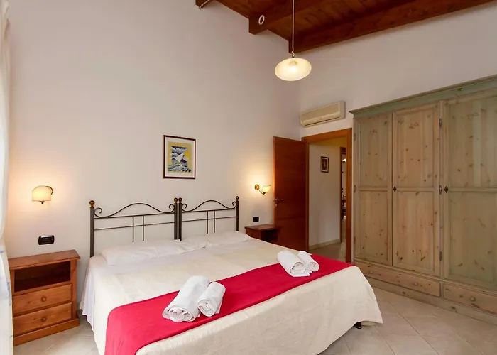 Isa - Village Surrounded By Greenery With Swimming Pool Just A Few Minutes From Alghero