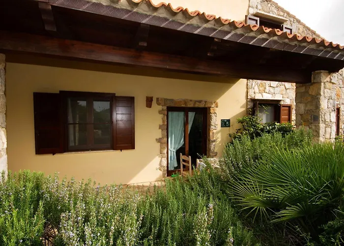Isa - Village Surrounded By Greenery With Swimming Pool Just A Few Minutes From Alghero 3*