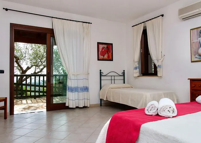 アパートホテル Isa - Village Surrounded By Greenery With Swimming Pool Just A Few Minutes From Alghero 3*